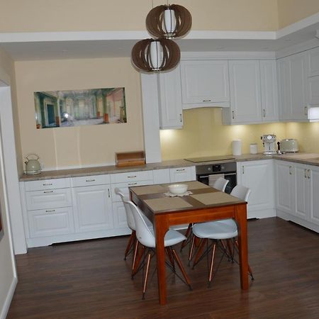 M2-Apartment Сомбатхей Экстерьер фото