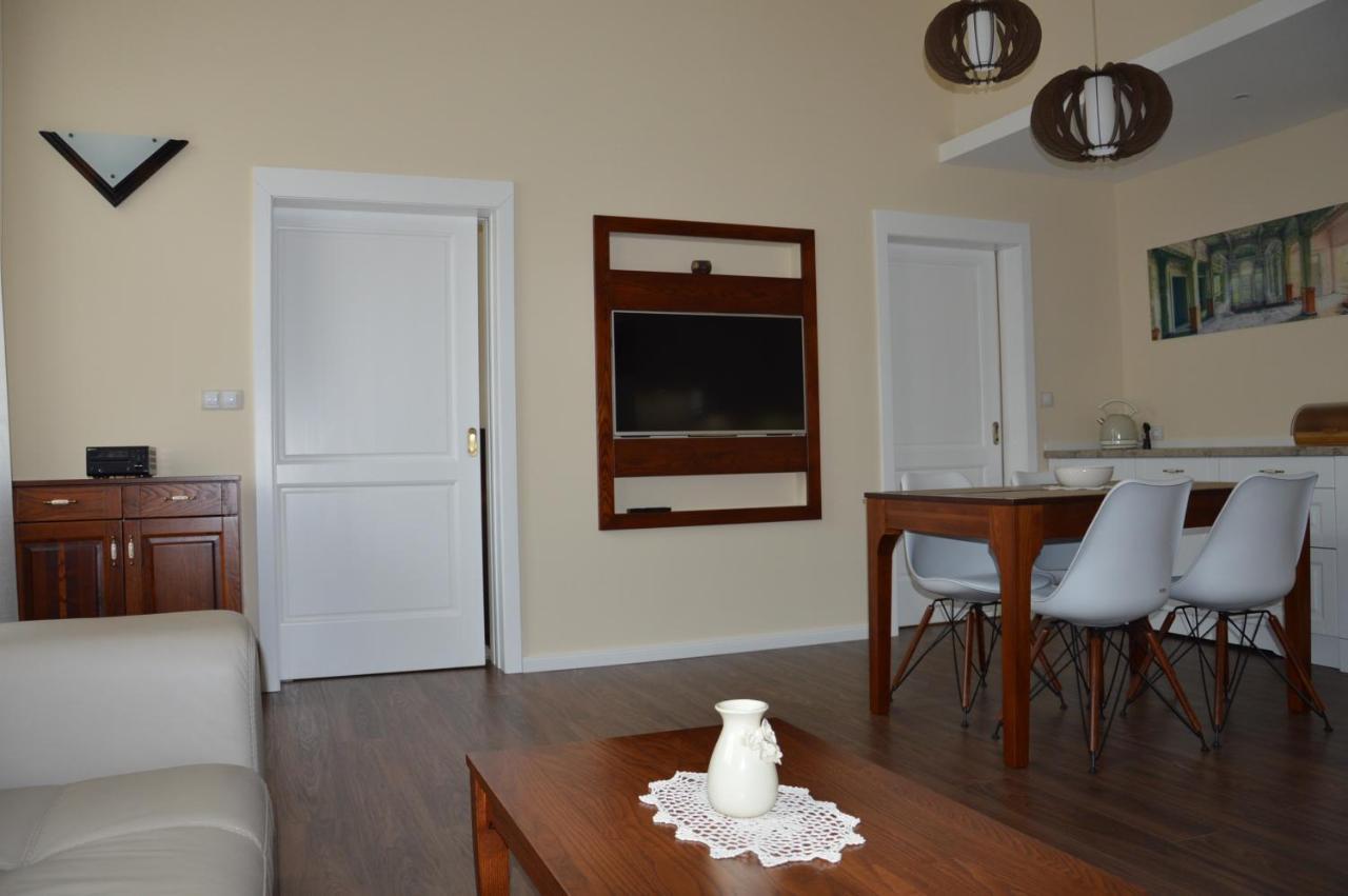 M2-Apartment Сомбатхей Экстерьер фото